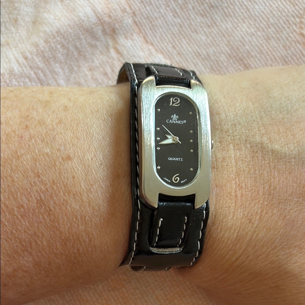 Black and Silver Smartwatch with Minimalist Design
